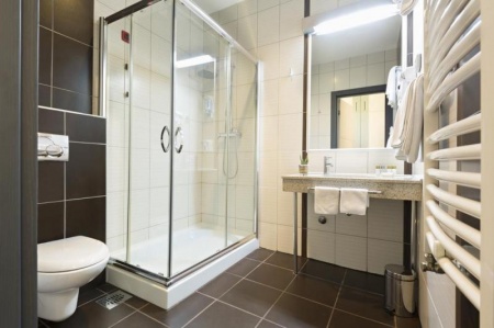 Am&eacute;nager une salle de bains moderne, &eacute;tapes et conseils